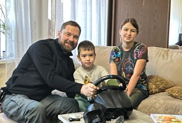 Фото к новости Руководитель ФАДН России Игорь Баринов поздравил детей Новоазовска с Новым годом