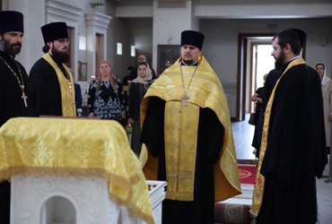 Фото к новости Во Владикавказ была доставлена уникальная святыня — частица посоха пророка Моисея из Никольской обители на греческом острове Андрос.